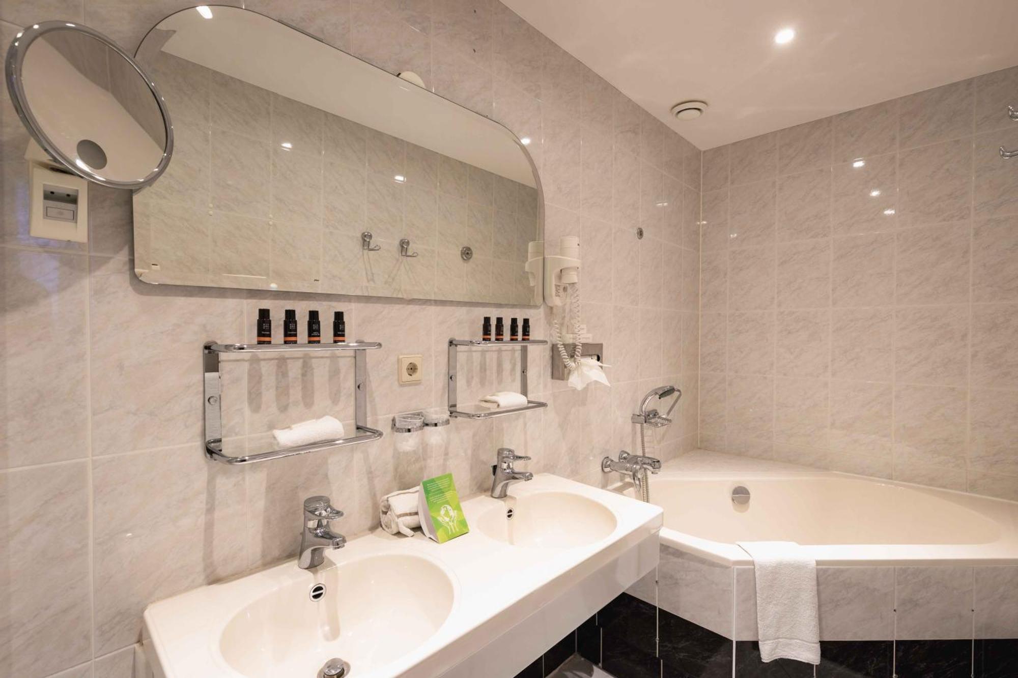 Grand Hotel En Residence De Draak Bergen op Zoom Bilik gambar