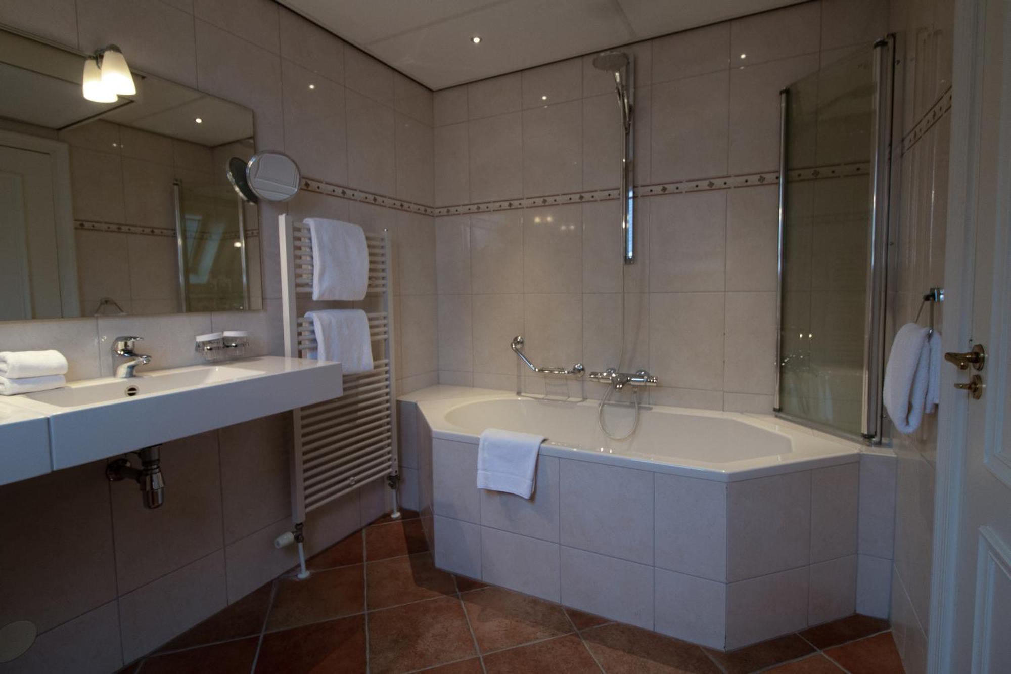 Grand Hotel En Residence De Draak Bergen op Zoom Bilik gambar